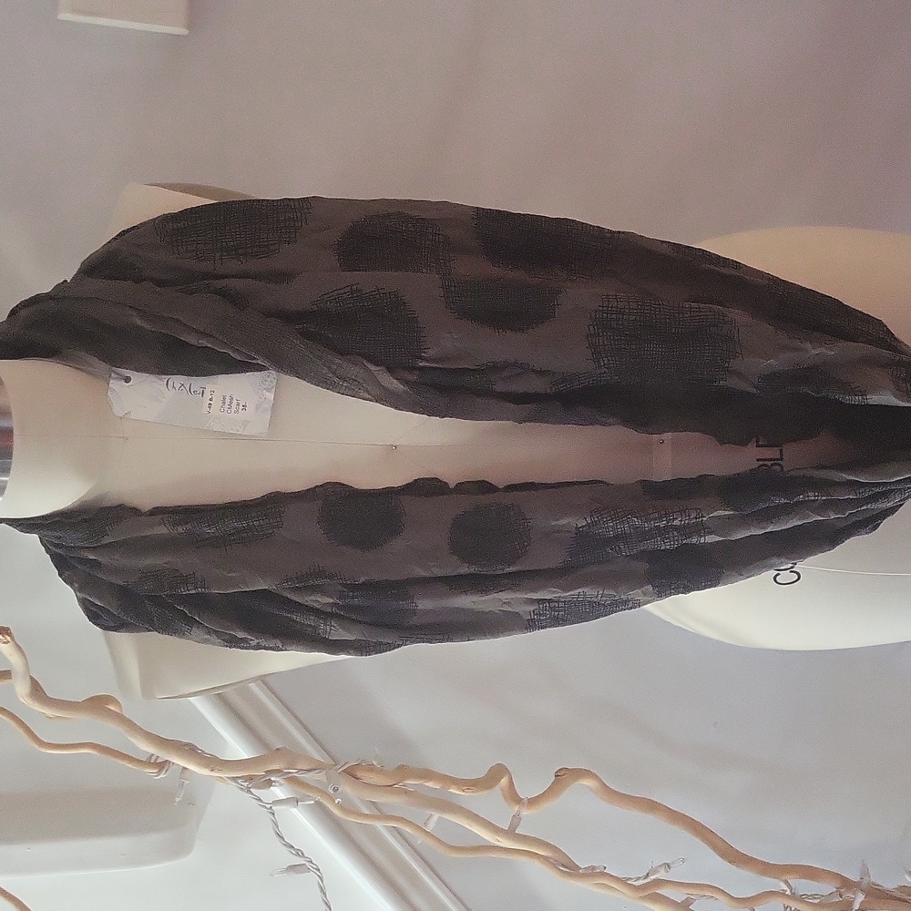 Brand New with Tags Chalet crinkle mesh scarf (one size)